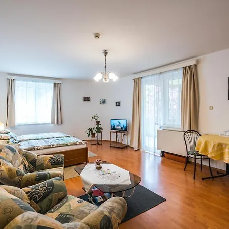 Szent Kristof Panzio Bed & Breakfast Ostřihom