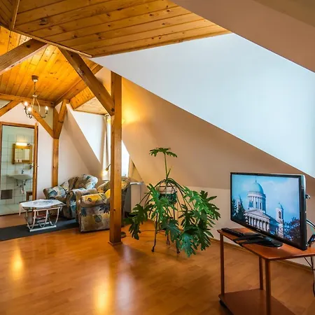 Szent Kristof Panzio Bed & Breakfast 3*