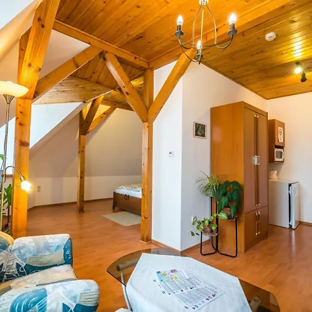 Szent Kristof Panzio Bed & Breakfast 3*